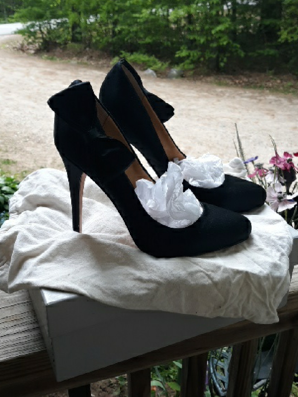 Badgley Mischka Elegant Black Women's High Heel Pumps Bows Size 7.5